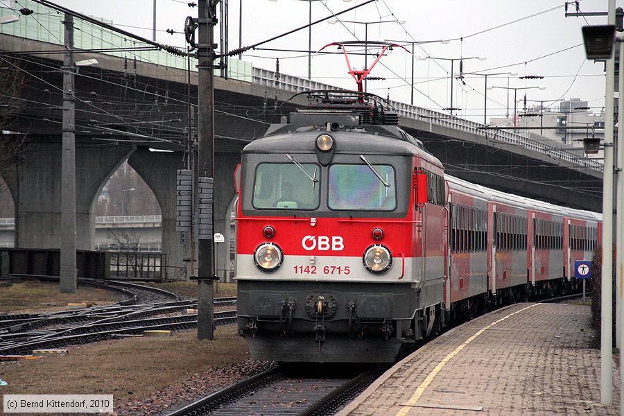 ÖBB - 1142671-5
/ Bild: oebb11426715_bk1002260453.jpg ÖBB - 1142671-5
/ Bild: oebb11426715_bk1002260453.jpg