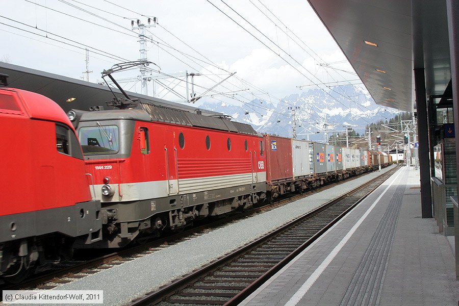 ÖBB - 1144 229
/ Bild: oebb1144229_cw1103310072.jpg ÖBB - 1144 229
/ Bild: oebb1144229_cw1103310072.jpg