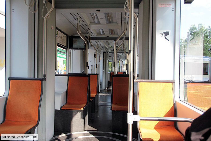 Straßenbahn Graz - 213 - Innenansicht
/ Bild: graz213_bk1507090203.jpg