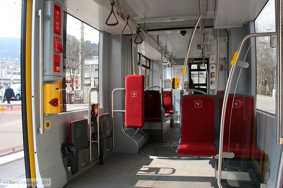 Straßenbahn Innsbruck - 311 - Innenansicht
/ Bild: innsbruck311_bk1103270101.jpg Straßenbahn Innsbruck - 311 - Innenansicht
/ Bild: innsbruck311_bk1103270101.jpg