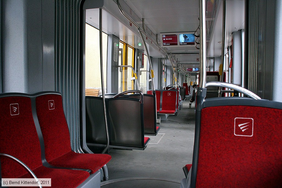 Straßenbahn Innsbruck - 325 - Innenansicht
/ Bild: innsbruck325_bk1103270242.jpg