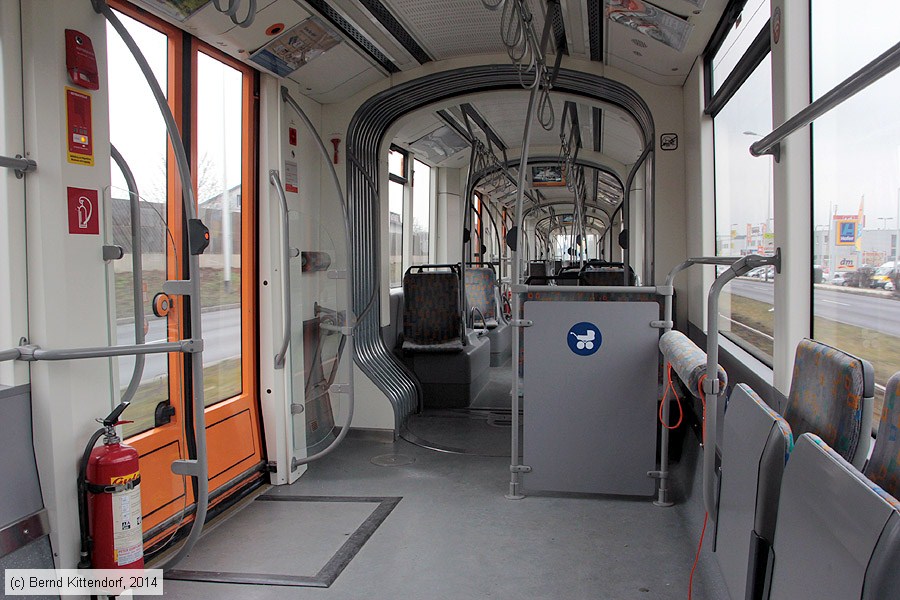 Linz - Straßenbahn - 013 - Innenansicht
/ Bild: linz013_bk1402120007.jpg