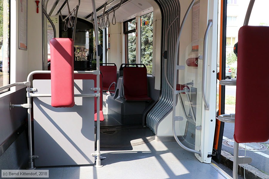 Linz - Straßenbahn - 028 - Innenansicht
/ Bild: linz028_bk1808210004.jpg
