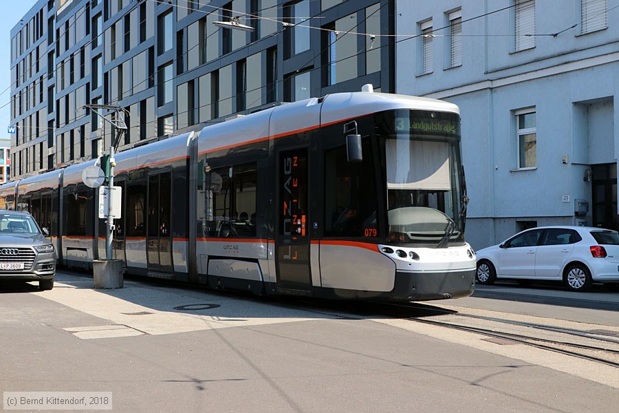 Linz - Straßenbahn - 079
/ Bild: linz079_bk1808190061.jpg Linz - Straßenbahn - 079
/ Bild: linz079_bk1808190061.jpg
