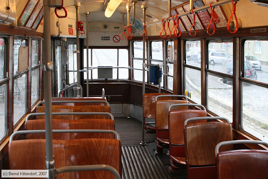 Wien - Straßenbahn - 1216 - Innenansicht
/ Bild: wien1216_bk0708110023.jpg Wien - Straßenbahn - 1216 - Innenansicht
/ Bild: wien1216_bk0708110023.jpg