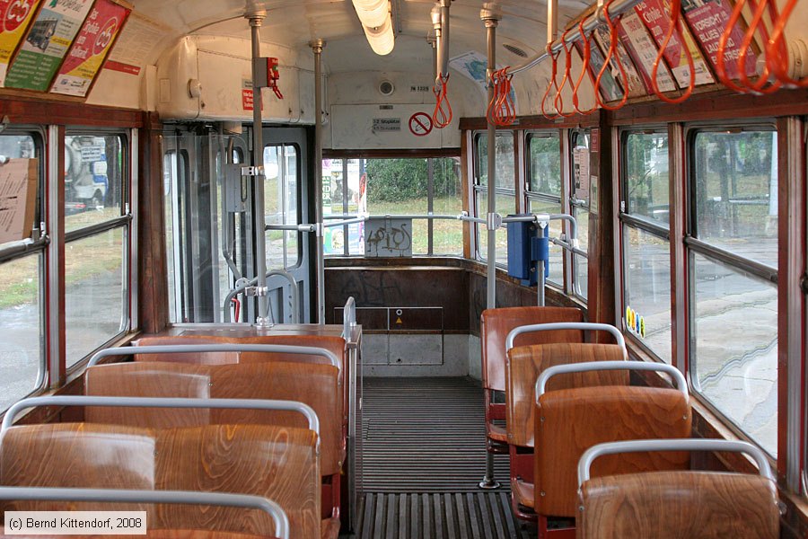 Wien - Straßenbahn - 1225 - Innenansicht
/ Bild: wien1225_bk0809150107.jpg Wien - Straßenbahn - 1225 - Innenansicht
/ Bild: wien1225_bk0809150107.jpg