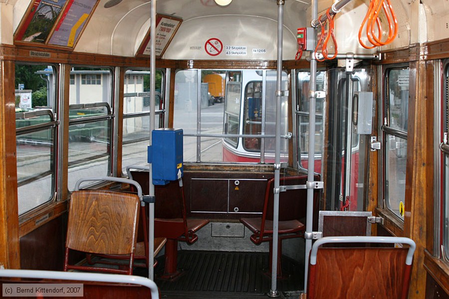 Wien - Straßenbahn - 1266 - Innenansicht
/ Bild: wien1266_bk0708080185.jpg