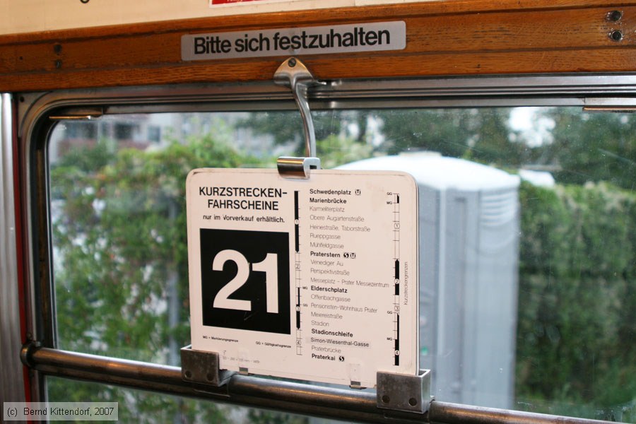 Wien - Straßenbahn - 1266 - Innenansicht
/ Bild: wien1266_bk0708080186.jpg