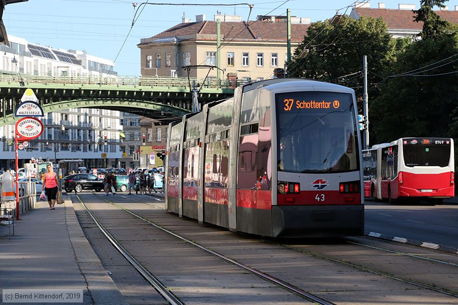Wien - Straßenbahn - 43
/ Bild: wien43_bk1907240245.jpg Wien - Straßenbahn - 43
/ Bild: wien43_bk1907240245.jpg