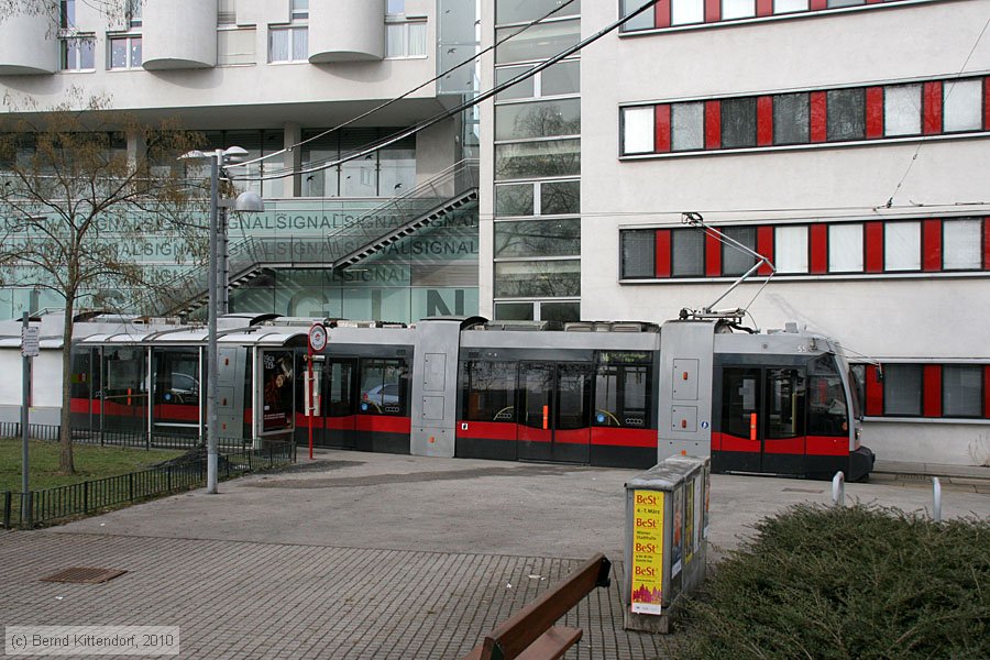 Wien - Stra&szlig;enbahn - 55
/ Bild: wien55_bk1002230339.jpg