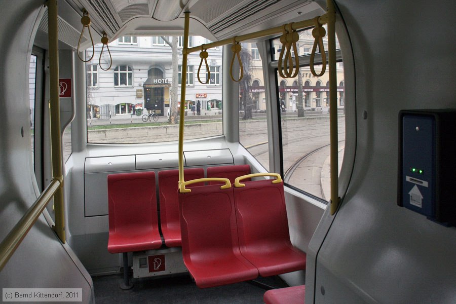Wien - Straßenbahn - 58 - Innenansicht
/ Bild: wien58_bk1103190024.jpg Wien - Straßenbahn - 58 - Innenansicht
/ Bild: wien58_bk1103190024.jpg