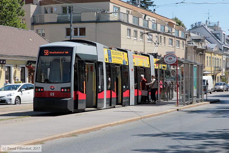Wien - Straßenbahn - 69
/ Bild: wien69_bk1707280107.jpg Wien - Straßenbahn - 69
/ Bild: wien69_bk1707280107.jpg