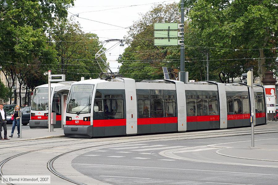 Wien - Straßenbahn - 621
/ Bild: wien621_bk0708100248.jpg Wien - Straßenbahn - 621
/ Bild: wien621_bk0708100248.jpg