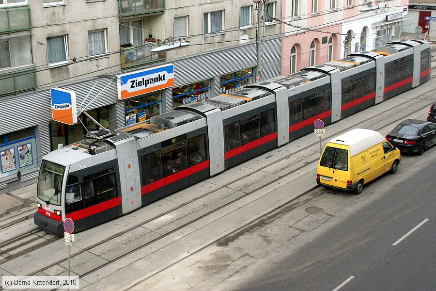 Wien - Stra&szlig;enbahn - 702
/ Bild: wien702_bk1002260006.jpg