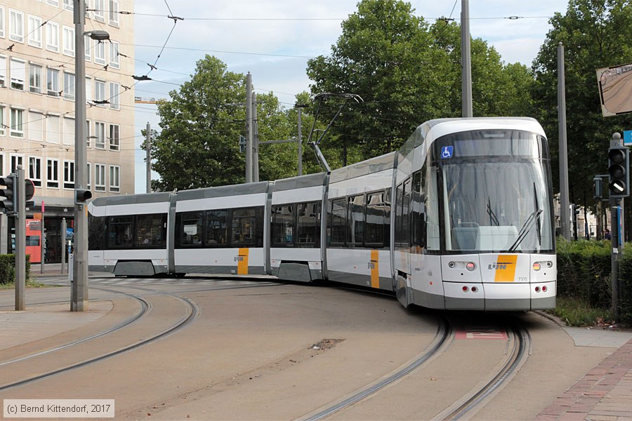 Straßenbahn Antwerpen - 7315
/ Bild: antwerpen7315_bk1708220034.jpg Straßenbahn Antwerpen - 7315
/ Bild: antwerpen7315_bk1708220034.jpg