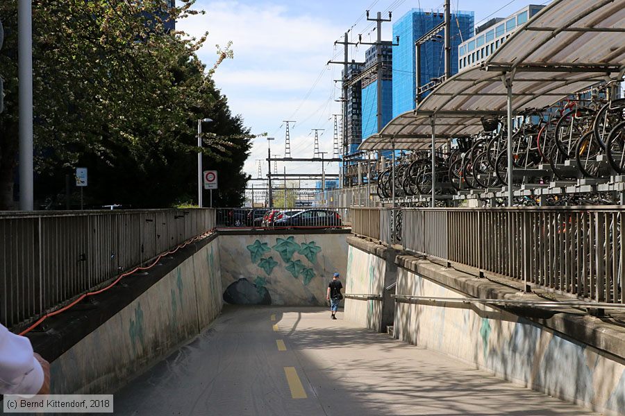 Bahnhof Zürich Altstetten
/ Bild: bfzuerichaltstetten_bk1804240458.jpg Bahnhof Zürich Altstetten
/ Bild: bfzuerichaltstetten_bk1804240458.jpg