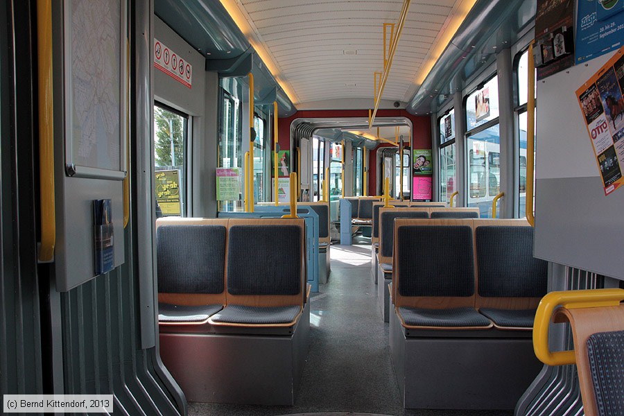 Zürich - Straßenbahn - 3010 - Innenansicht
/ Bild: zuerich3010_bk1309170334.jpg
