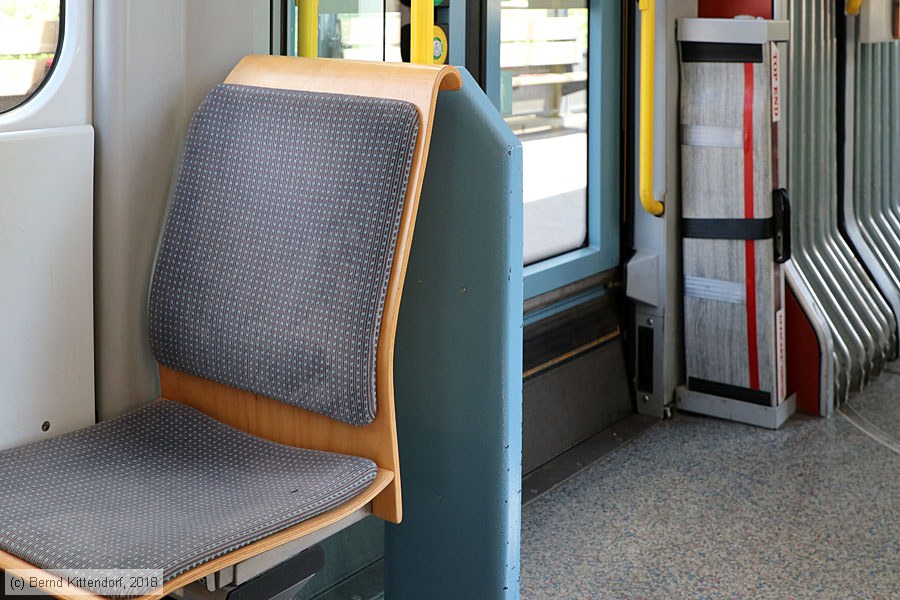 Zürich - Straßenbahn - 3017 - Innenansicht
/ Bild: zuerich3017_bk1804220104.jpg