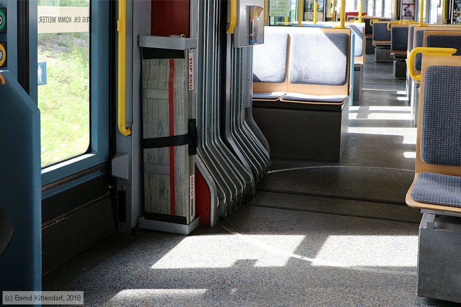 Zürich - Straßenbahn - 3063 - Innenansicht
/ Bild: zuerich3063_bk1804230115.jpg Zürich - Straßenbahn - 3063 - Innenansicht
/ Bild: zuerich3063_bk1804230115.jpg