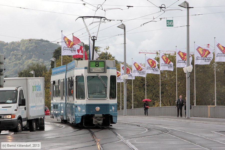 Zürich - Straßenbahn - 2043
/ Bild: zuerich2043_bk1309170452.jpg Zürich - Straßenbahn - 2043
/ Bild: zuerich2043_bk1309170452.jpg