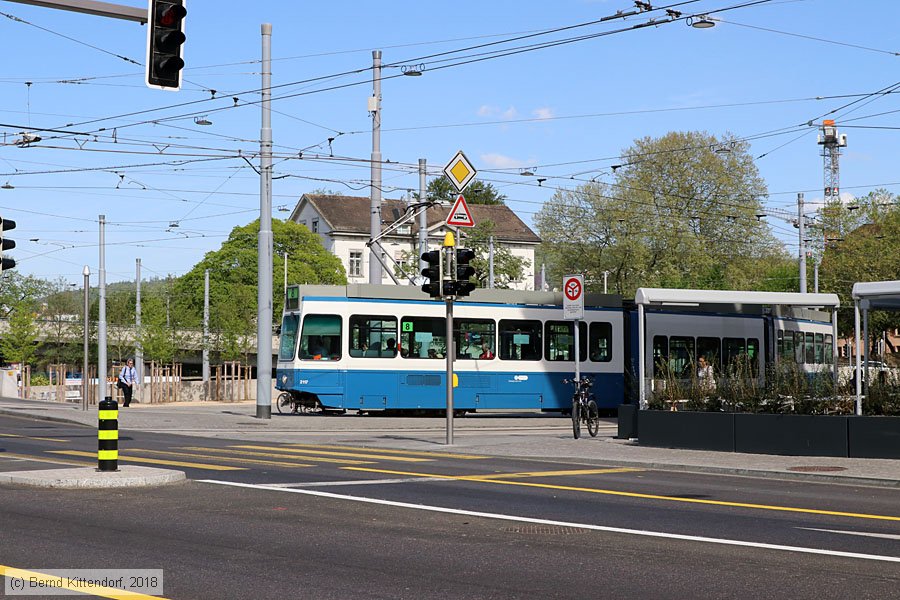 Zürich - Straßenbahn - 2117
/ Bild: zuerich2117_bk1804240521.jpg Zürich - Straßenbahn - 2117
/ Bild: zuerich2117_bk1804240521.jpg