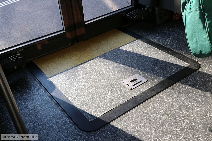 Trolleybus Lausanne - 874 - Innenansicht
/ Bild: lausanne874_bk1807160259.jpg Trolleybus Lausanne - 874 - Innenansicht
/ Bild: lausanne874_bk1807160259.jpg