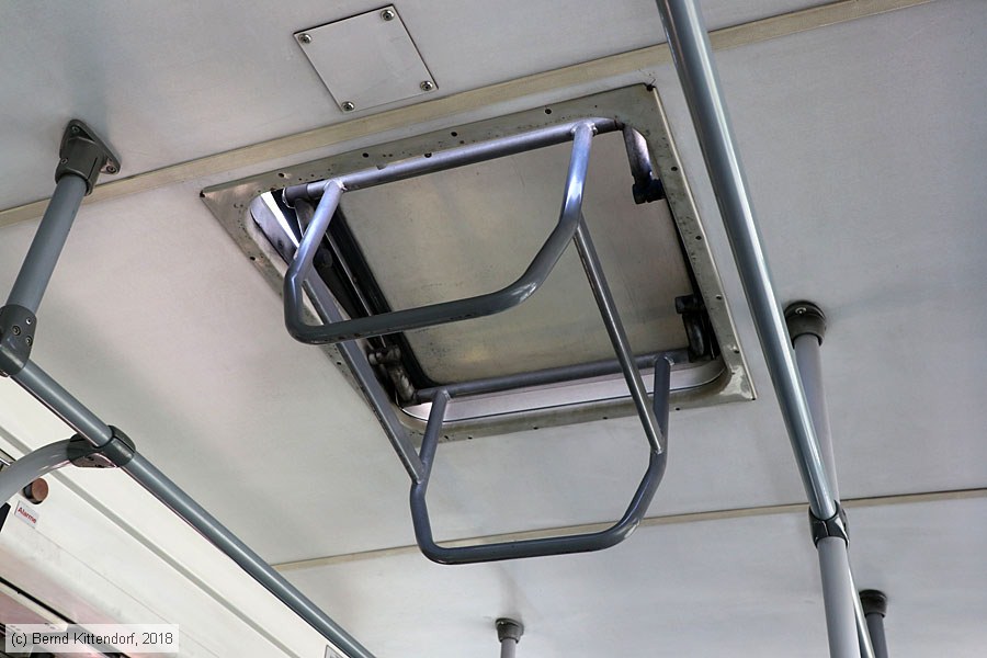 Trolleybus Lausanne - 914 - Innenansicht
/ Bild: lausanne914_bk1807170214.jpg Trolleybus Lausanne - 914 - Innenansicht
/ Bild: lausanne914_bk1807170214.jpg