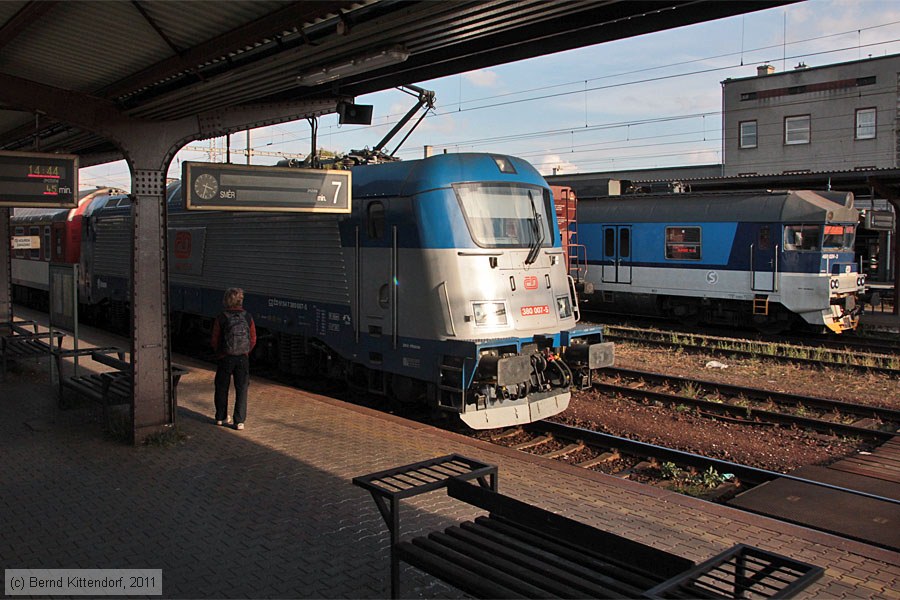 České Dráhy - 380007-5
/ Bild: cd3800075_bk1110200402.jpg České Dráhy - 380007-5
/ Bild: cd3800075_bk1110200402.jpg