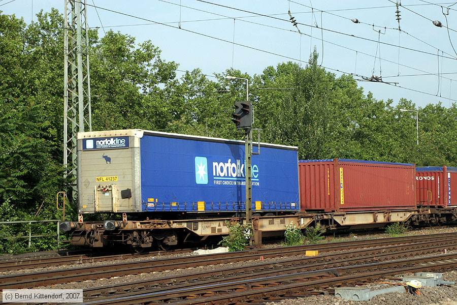 Deutsche Bahn - 31804956405-3
/ Bild: db318049564053_bk0706080025.jpg