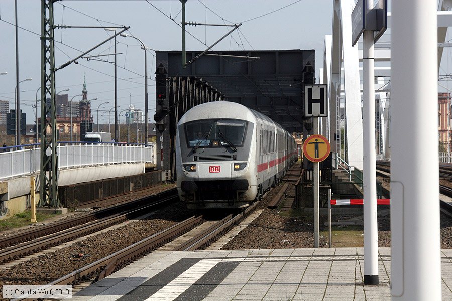 Deutsche Bahn - 61808091151-3
/ Bild: db618080911513_cw1004090022.jpg