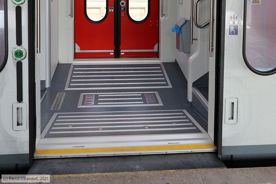 Deutsche Bahn - 50803681193-5
/ Bild: db508036811935_bk2109280013.jpg