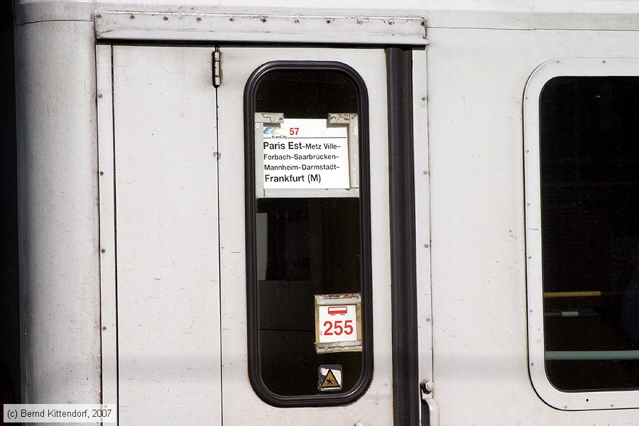 Deutsche Bahn - Zuglaufschild - EC 57
/ Bild: zuglaufec57_bk0703110116.jpg
