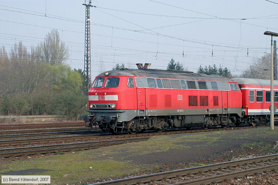 Deutsche Bahn - 218201-2
/ Bild: db2182012_bk0703160042.jpg Deutsche Bahn - 218201-2
/ Bild: db2182012_bk0703160042.jpg