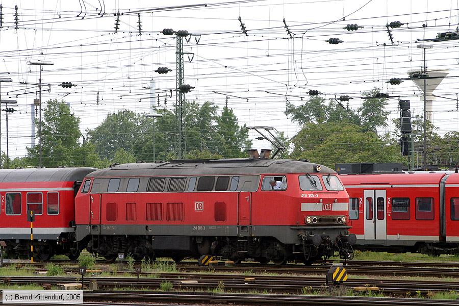 Deutsche Bahn - 218205-3
/ Bild: db2182053_e0018711.jpg