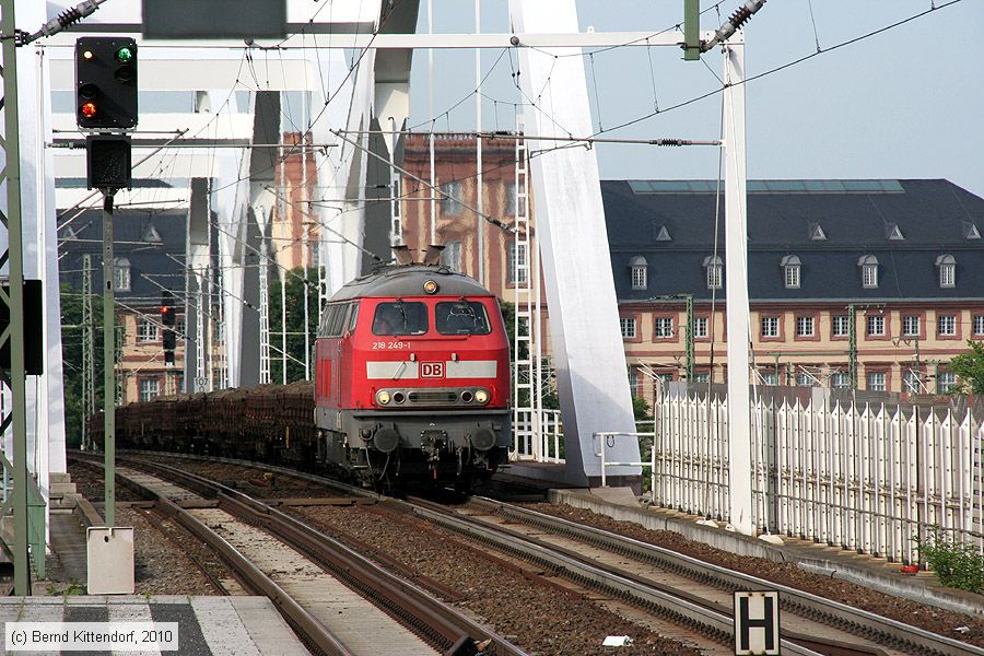 Deutsche Bahn - 218249-1
/ Bild: db2182491_bk1006100028.jpg