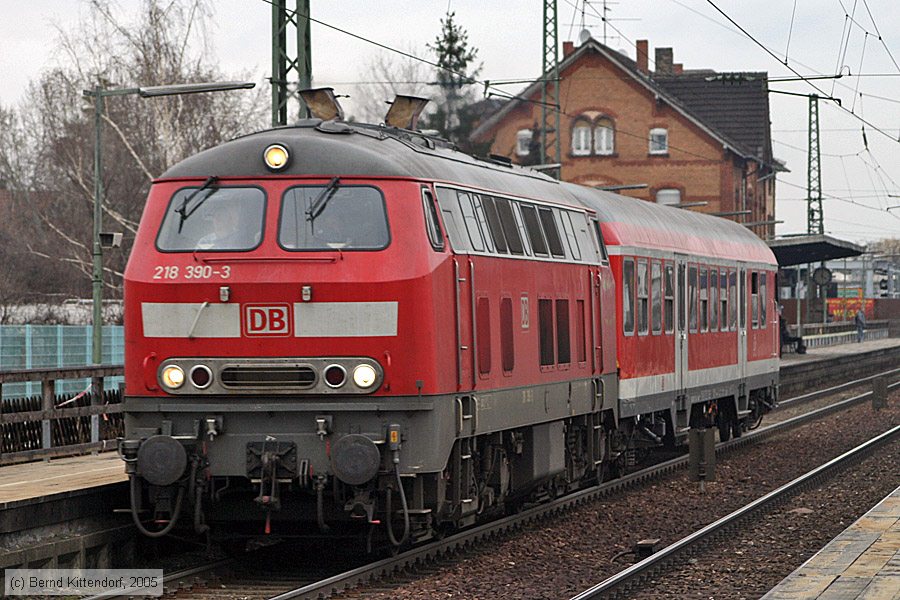 Deutsche Bahn - 218390-3
/ Bild: db2183903_e0014441.jpg Deutsche Bahn - 218390-3
/ Bild: db2183903_e0014441.jpg