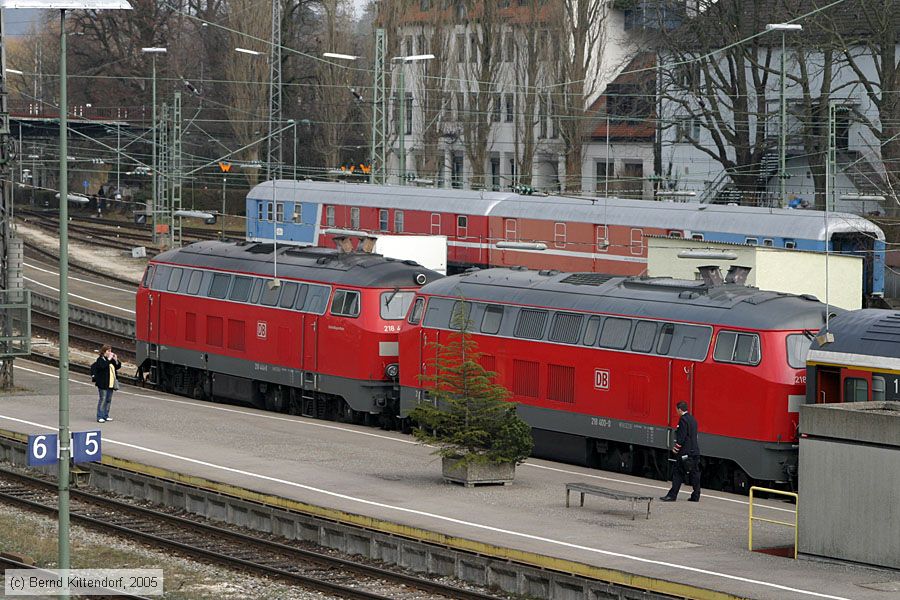 Deutsche Bahn - 218444-8 und 218400-0
/ Bild: db2184448_e0014988.jpg
