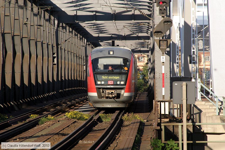 Deutsche Bahn - 642 142
/ Bild: db642142_cw1010100106.jpg Deutsche Bahn - 642 142
/ Bild: db642142_cw1010100106.jpg