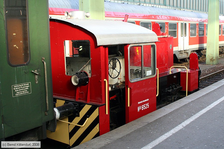 Historische Diesel-Lok - 323725-2
/ Bild: db3237252_bk0801260011.jpg