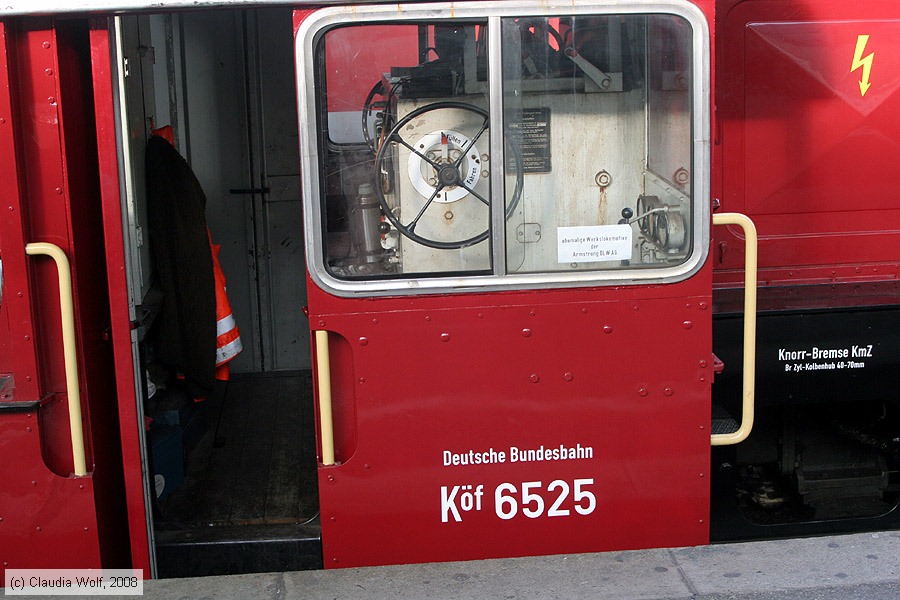 Historische Diesel-Lok - 323725-2
/ Bild: db3237252_cw0801260009.jpg