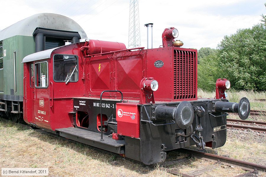 Historische Diesel-Lok - 323942-3
/ Bild: db3239423_bk1105280189.jpg