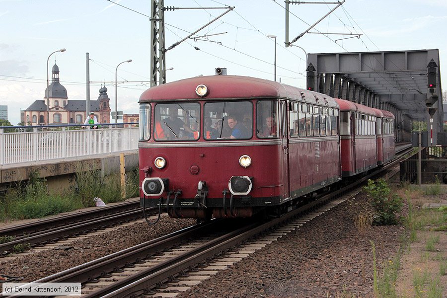 Historischer Schienenbus - 798 829
/ Bild: db798829_bk1207190047.jpg