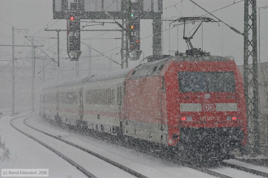 Deutsche Bahn - 101007-3
/ Bild: db1010073_bk0603030065.jpg Deutsche Bahn - 101007-3
/ Bild: db1010073_bk0603030065.jpg