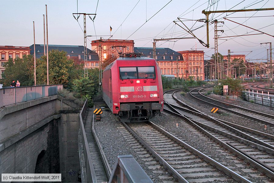 Deutsche Bahn - 101045-3
/ Bild: db1010453_cw1109280051.jpg