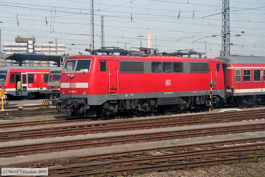 Deutsche Bahn - 111069-1
/ Bild: db1110691_bk1004090041.jpg Deutsche Bahn - 111069-1
/ Bild: db1110691_bk1004090041.jpg