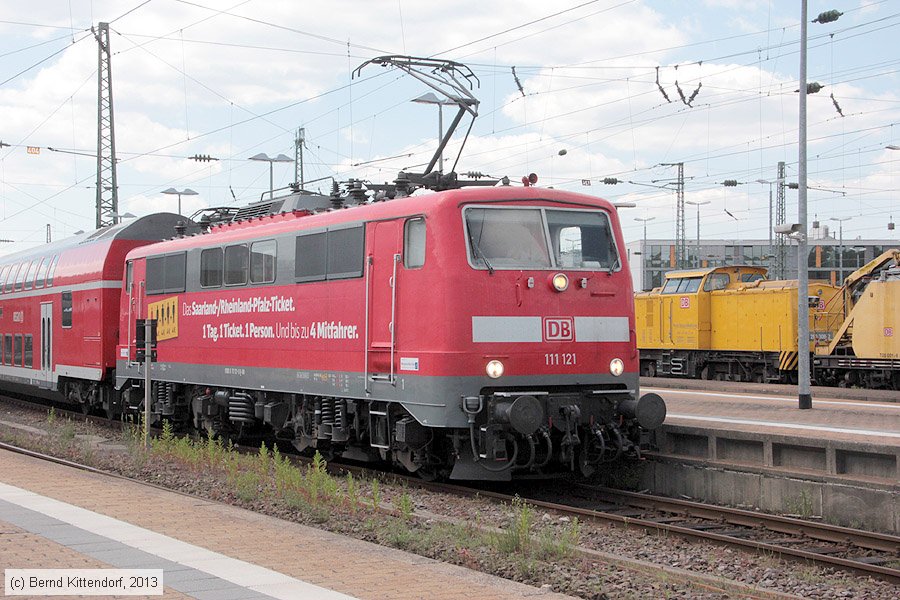 Deutsche Bahn - 111 121
/ Bild: db111121_bk1306060013.jpg