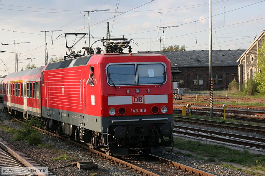 Deutsche Bahn - 143 109
/ Bild: db143109_bk1004270502.jpg Deutsche Bahn - 143 109
/ Bild: db143109_bk1004270502.jpg
