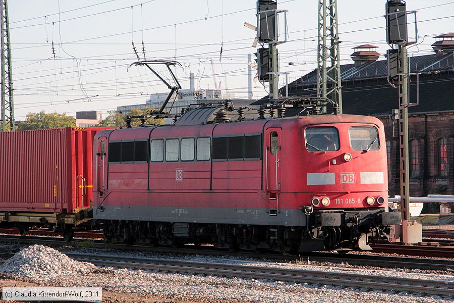 Deutsche Bahn - 151085-8
/ Bild: db1510858_cw1110150072.jpg Deutsche Bahn - 151085-8
/ Bild: db1510858_cw1110150072.jpg