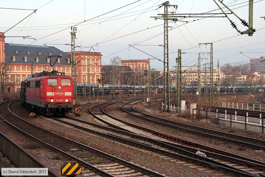 Deutsche Bahn - 151135-1
/ Bild: db1511351_bk1102080106.jpg