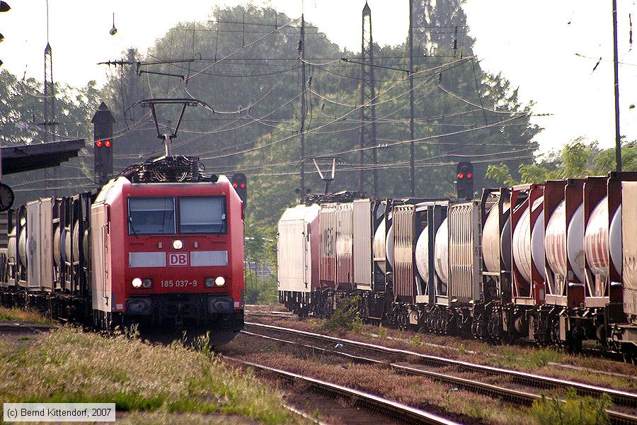 Deutsche Bahn - 185037-9
/ Bild: db1850379_bk0706060029.jpg Deutsche Bahn - 185037-9
/ Bild: db1850379_bk0706060029.jpg